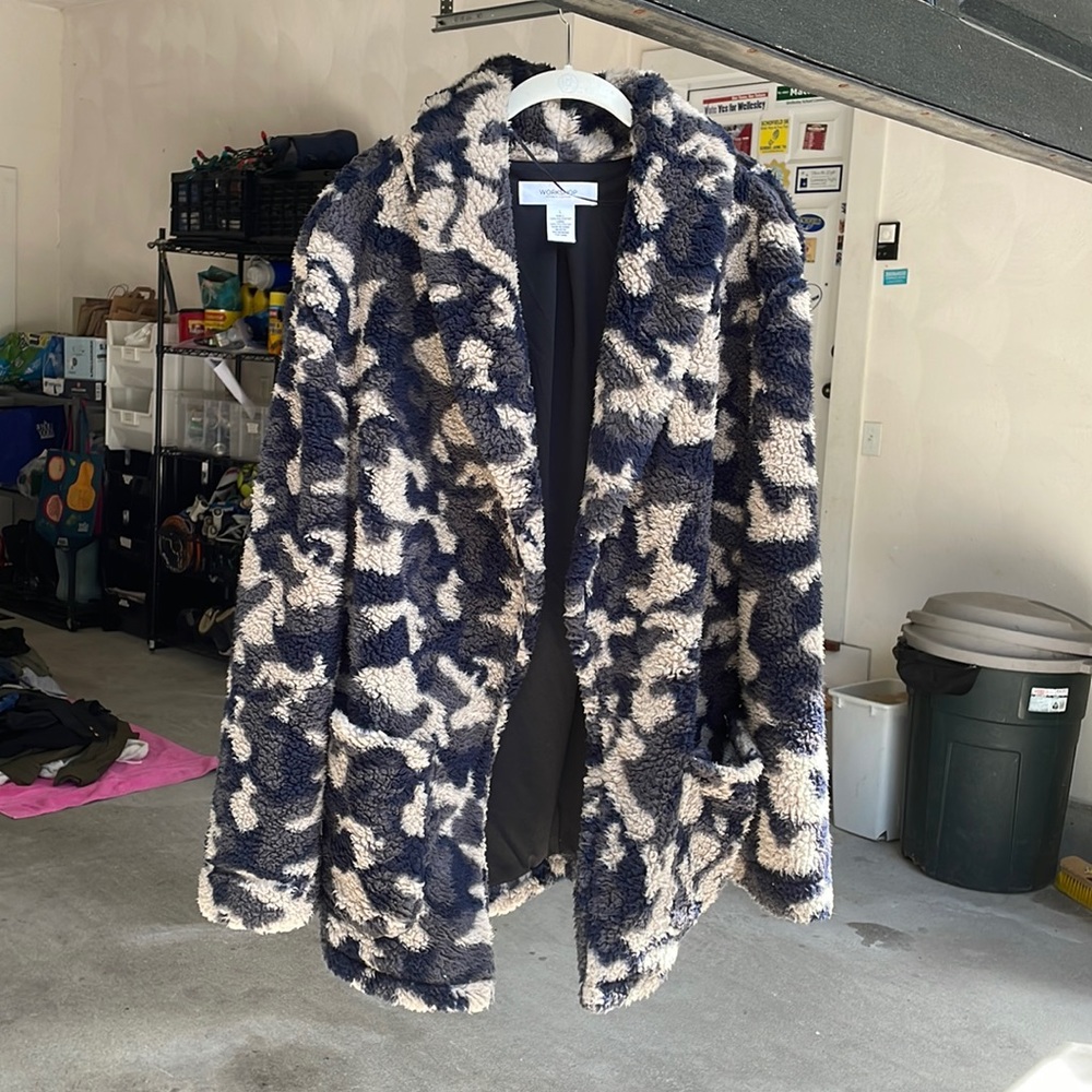 Workshop camo fuzzy jacket large